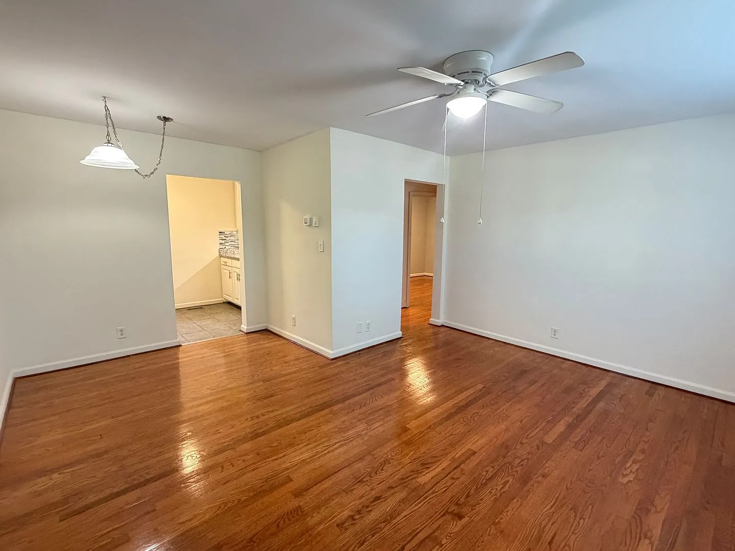 Burlington / Condo — Photo 3