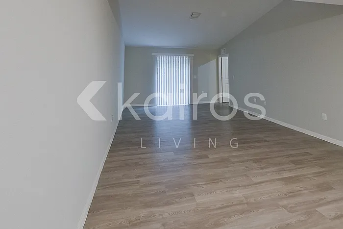 3 bed, 2.0 bath, 1400 sqft, $1,574 — Photo 2