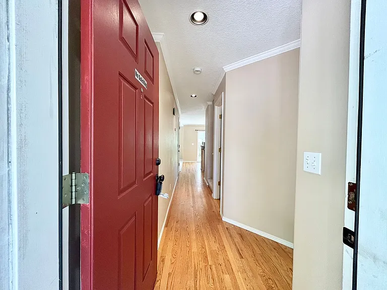 1218 NE Kinney St — Photo 3