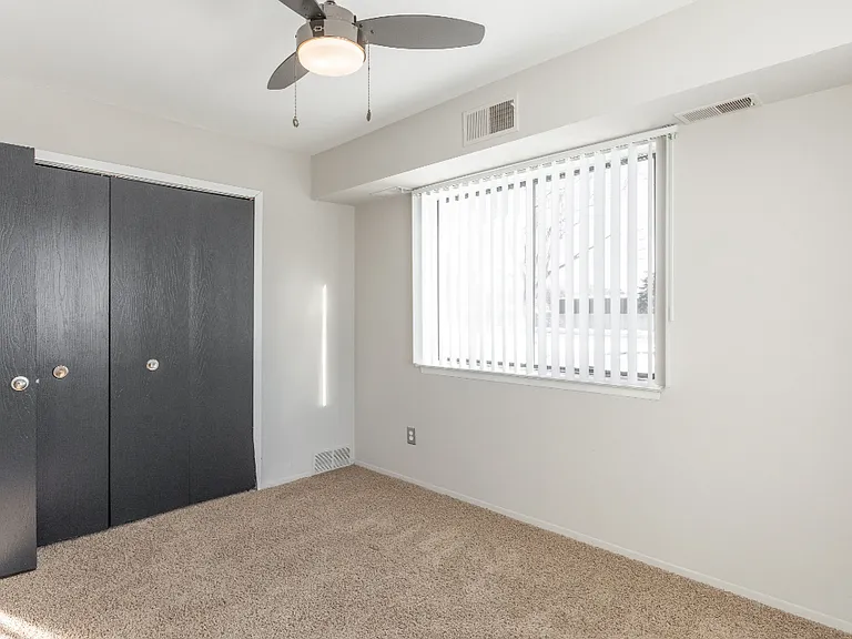 Farmington View Apartments - Farmington Hills, MI — Photo 8