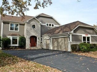 1052 Warrington Rd, Deerfield, IL 60015