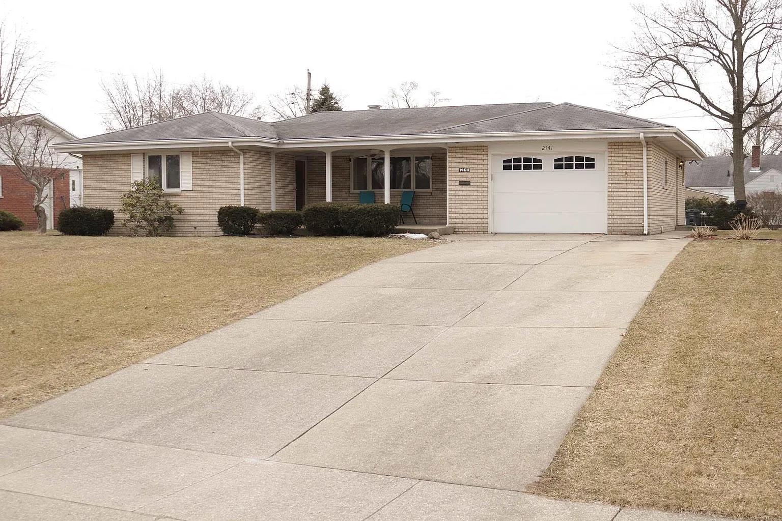 2141 Riverside Dr photo 1