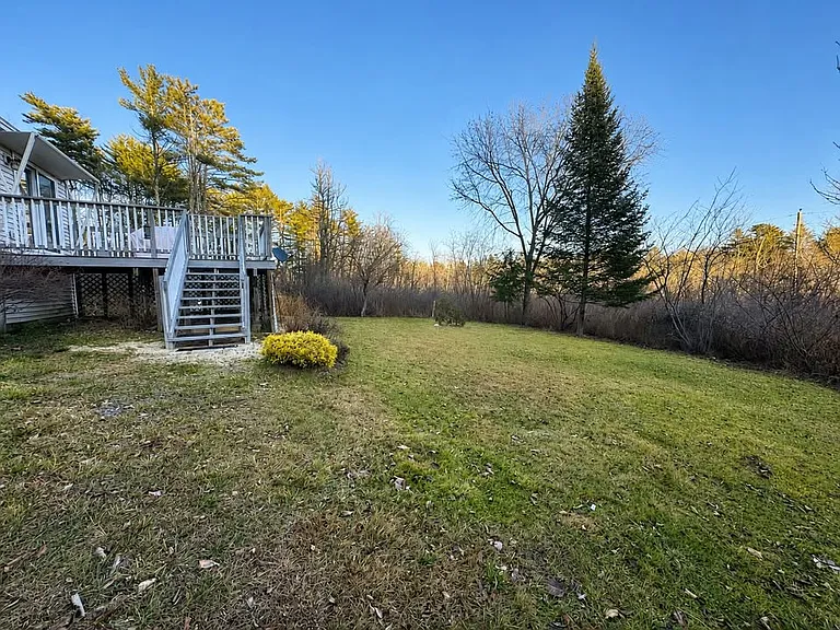 129 Lawrence Rd — Photo 37