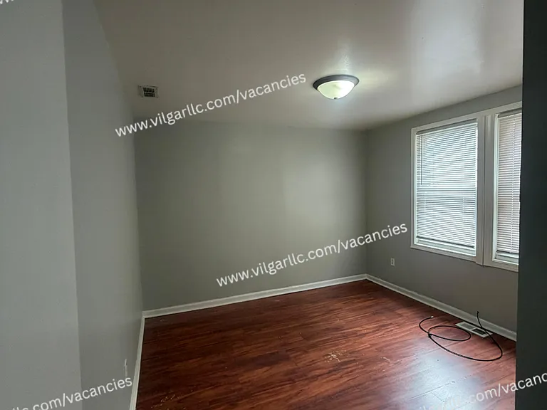 4842 Northcote Ave — Photo 16