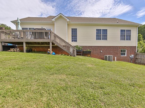 4th image of 161 Cindy Anne Dr