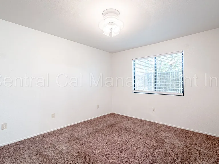 8400 Laborough Dr — Photo 16