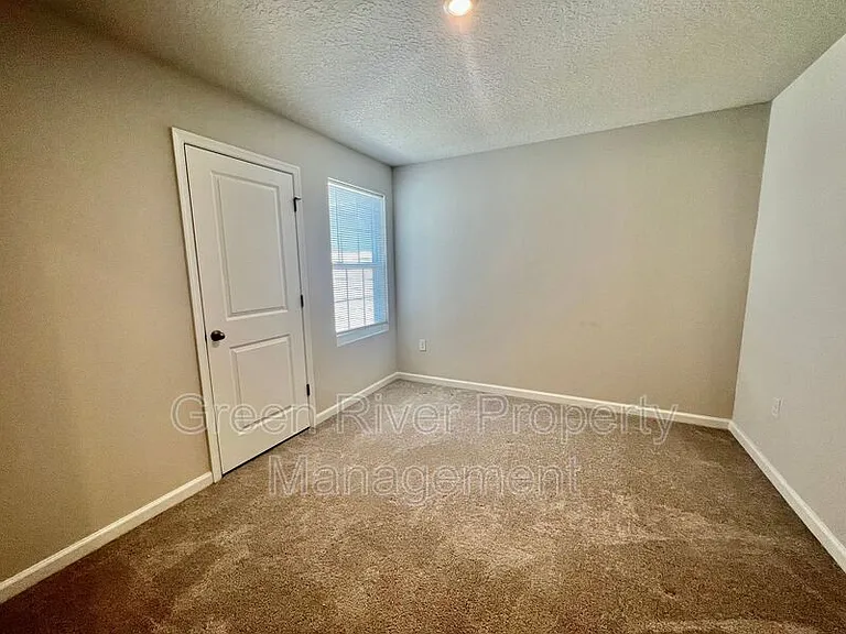 5953 Creekside Crossing Dr — Photo 33