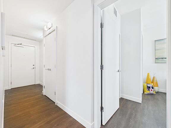 5th image of 567 Clarke Rd #1806