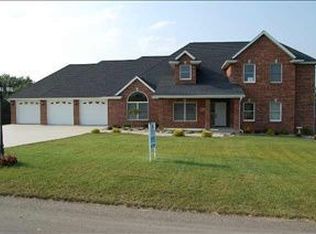 8056 Southern Hills Cir, Dubuque, IA 52003