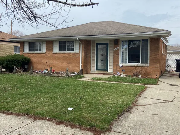 15251 Elderwood St, Roseville, MI 48066