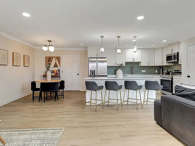 312 Rebecca St — Photo 8