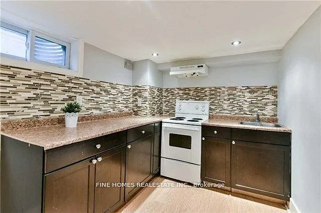 2 bed, $1,300 — Photo 3