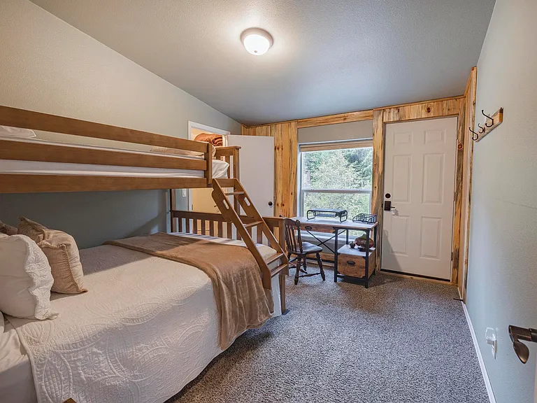 2 bedroom has separate entrance, ideal for Muti-generational living