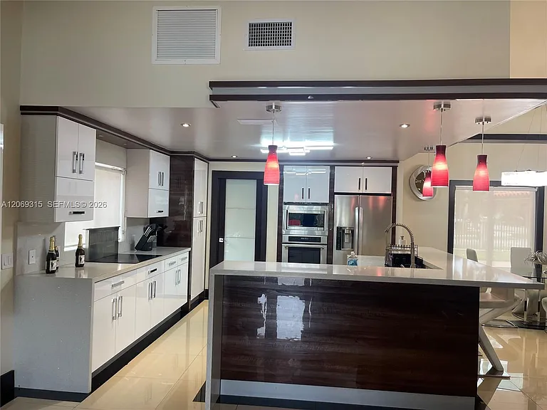 6790 SW 105th Ave — Photo 1