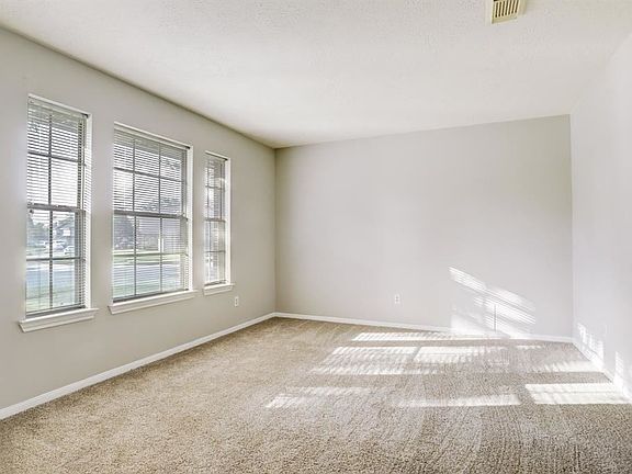3rd image of 4763 Saint Lawrence Dr