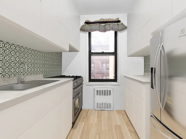 2546 East 13th Street image 12 of 28