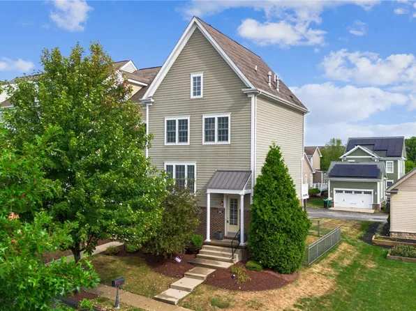 1300 Village Ln, Bridgeville, PA 15017