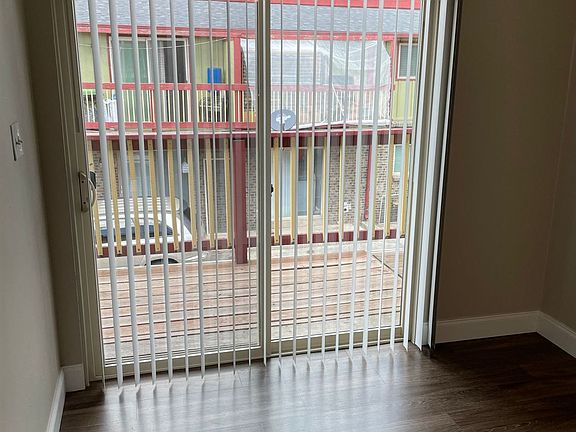 5th image of 1183 Lamar St