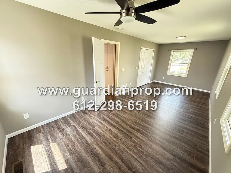 350 93rd Ave NE — Photo 7