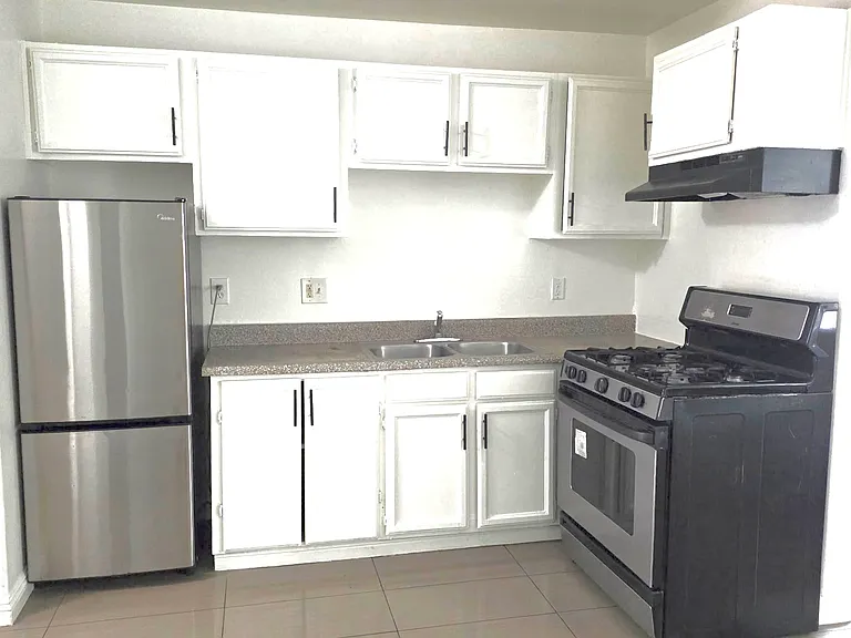 136 N Mariposa Ave #F — Photo 2
