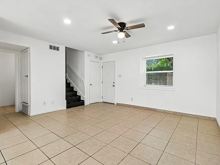 5809 Coventry Ln — Photo 8