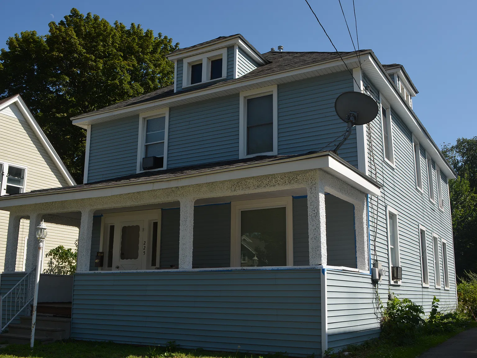 3 bed, 1872 sqft, $2,100 — Photo 2