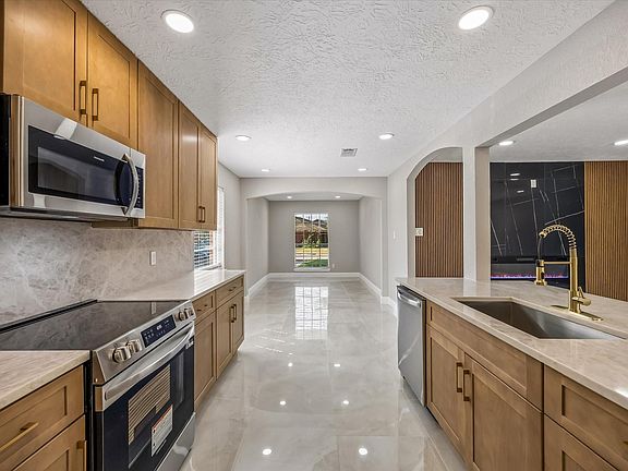 3rd image of 11027 Sagehill Dr