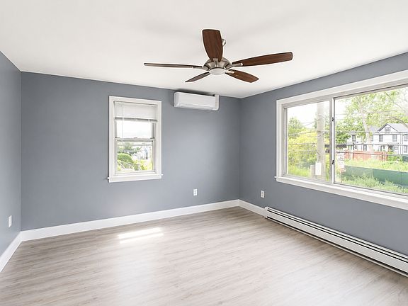 5th image of 1140 Victory Blvd Suite 1