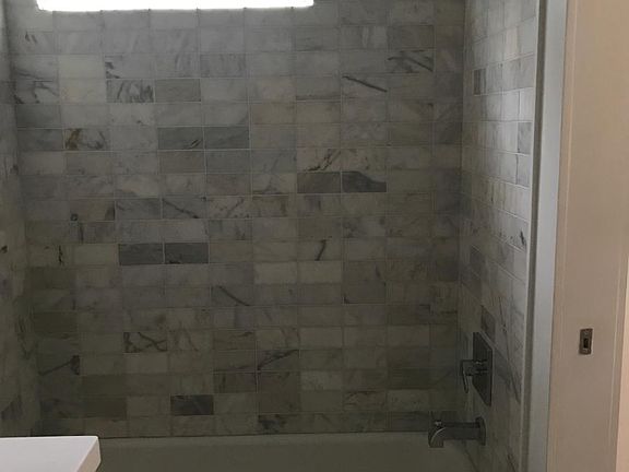 2nd image of 3947 Annunciation St