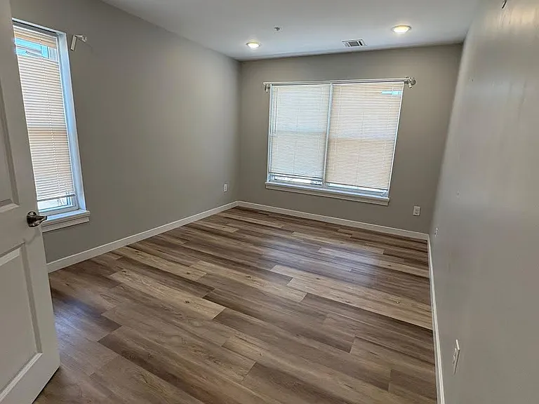 100 Carroll St — Photo 4