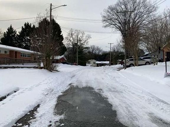 Exterior Neighborhood (street photo)