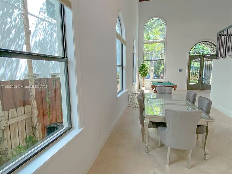2561 Trapp Ave — Photo 4