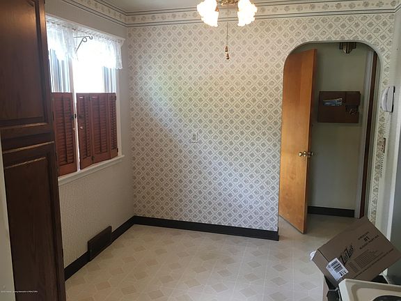3rd image of 222 Harriet Ave