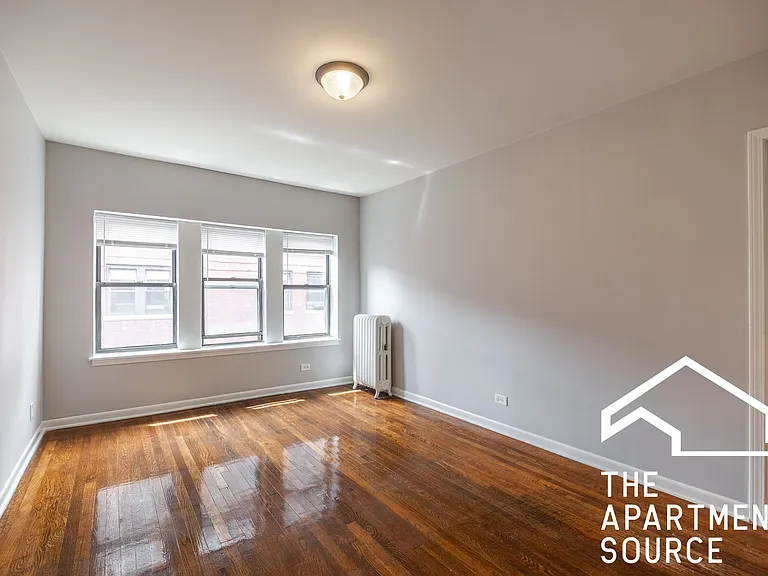 5748 N Winthrop Ave #1 — Photo 4