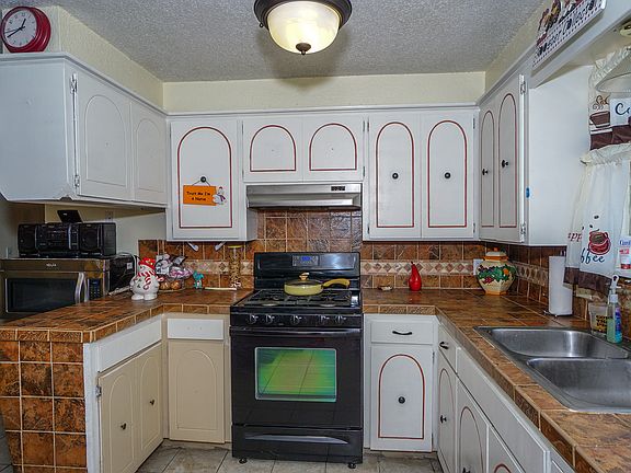 3rd image of 3300 Eastwood Cir