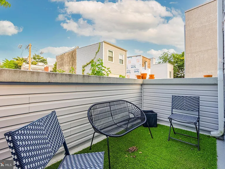 2137 N Darien St — Photo 13