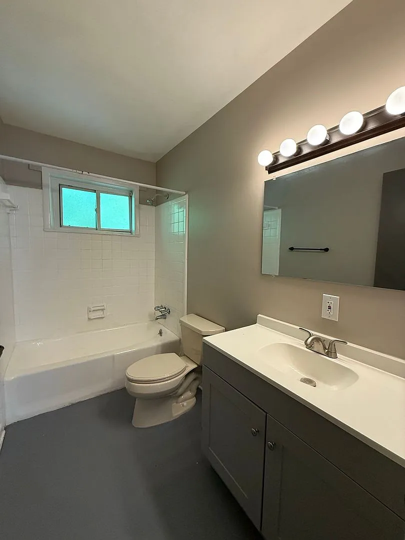 312 Roosevelt Rd — Photo 3