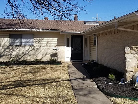 3rd image of 1133 Larkspur Dr