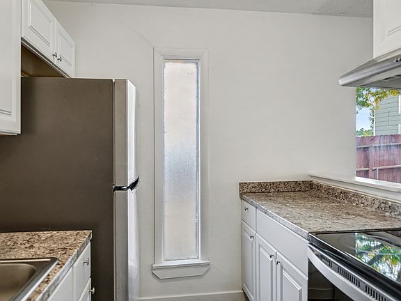 3rd image of 4270 Loomis Ave APT A