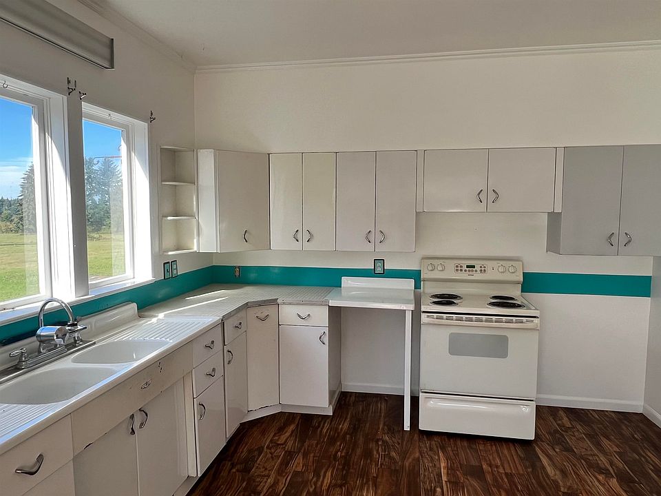 Stylish turquoise kitchen renovated by Parlour Farm