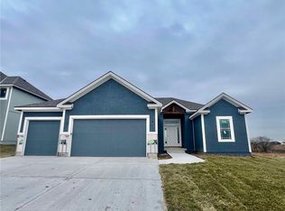 1976 Longview Dr, Liberty, MO 64068