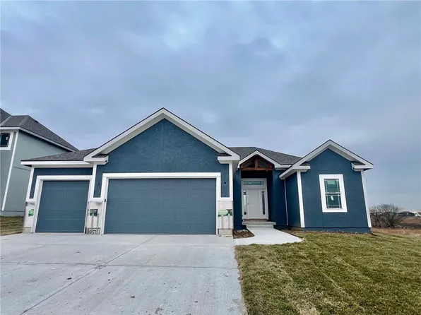 1976 Longview Dr, Liberty, MO 64068