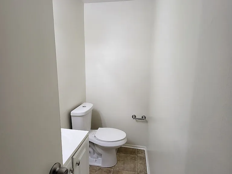 408 Laburnum Rd — Photo 18