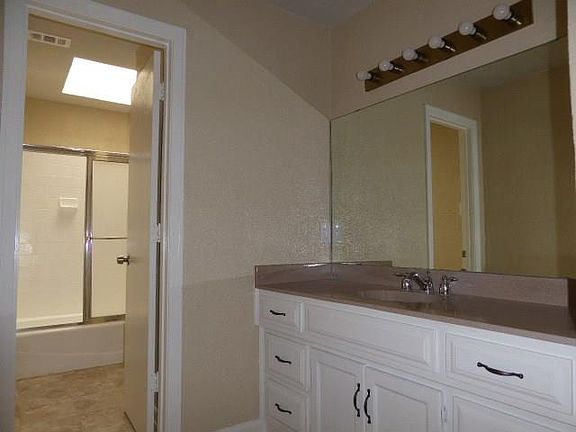 4th image of 2106 Van Hook Ct
