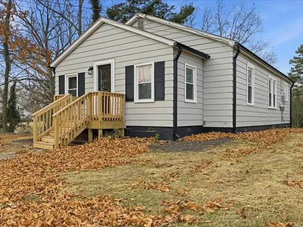 426 Virginia Ave, Chase City, VA 23924