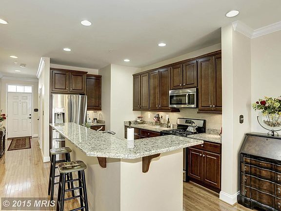 4th image of 619 Caracle Ct