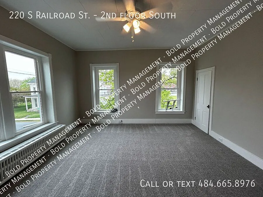 Building Photo - 220 S Railroad St #2