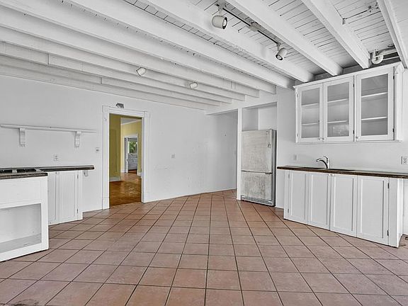 30th image of 11 Parker St