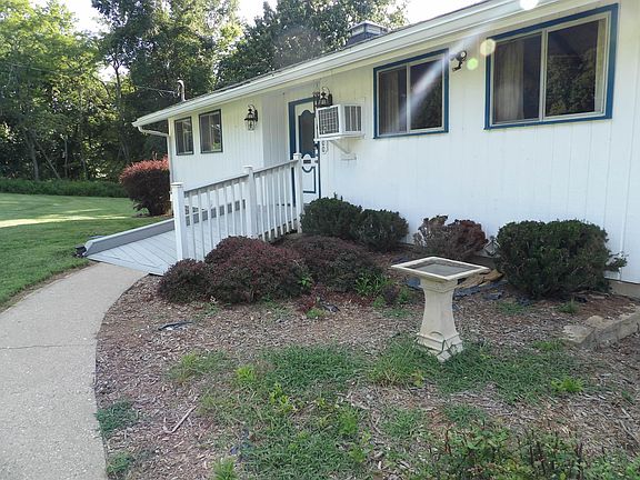 4th image of 400 Whippoorwill Ln