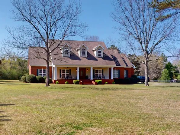 107 Twin Lakes Dr, Dothan, AL 36305